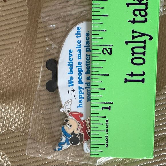 WDI Walt Disney Exclusive Imagineering Pin very rare Sorcerer Mickey w/quote NIB - Picture 4 of 6